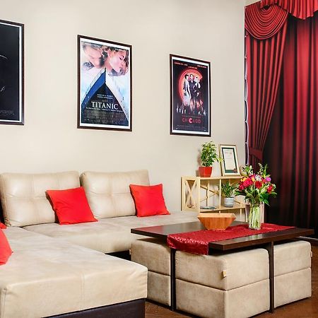 Hollywood Home Hostel Lviv Ngoại thất bức ảnh