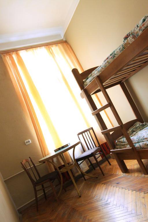 Hollywood Home Hostel Lviv Phòng bức ảnh