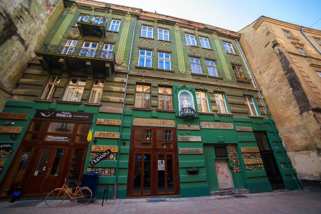 Hollywood Home Hostel Lviv Ngoại thất bức ảnh