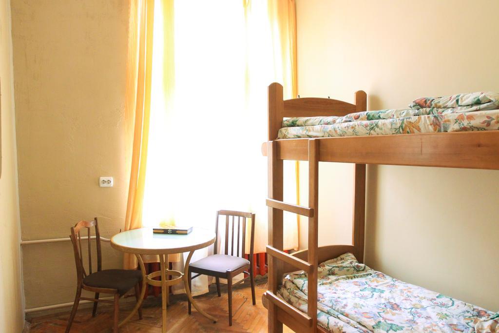 Hollywood Home Hostel Lviv Phòng bức ảnh
