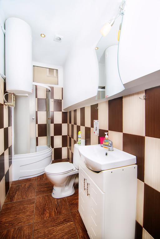 Hollywood Home Hostel Lviv Phòng bức ảnh