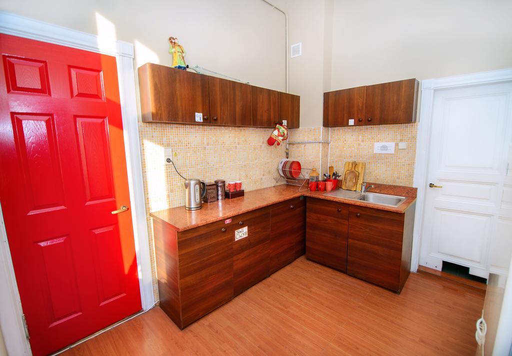 Hollywood Home Hostel Lviv Ngoại thất bức ảnh