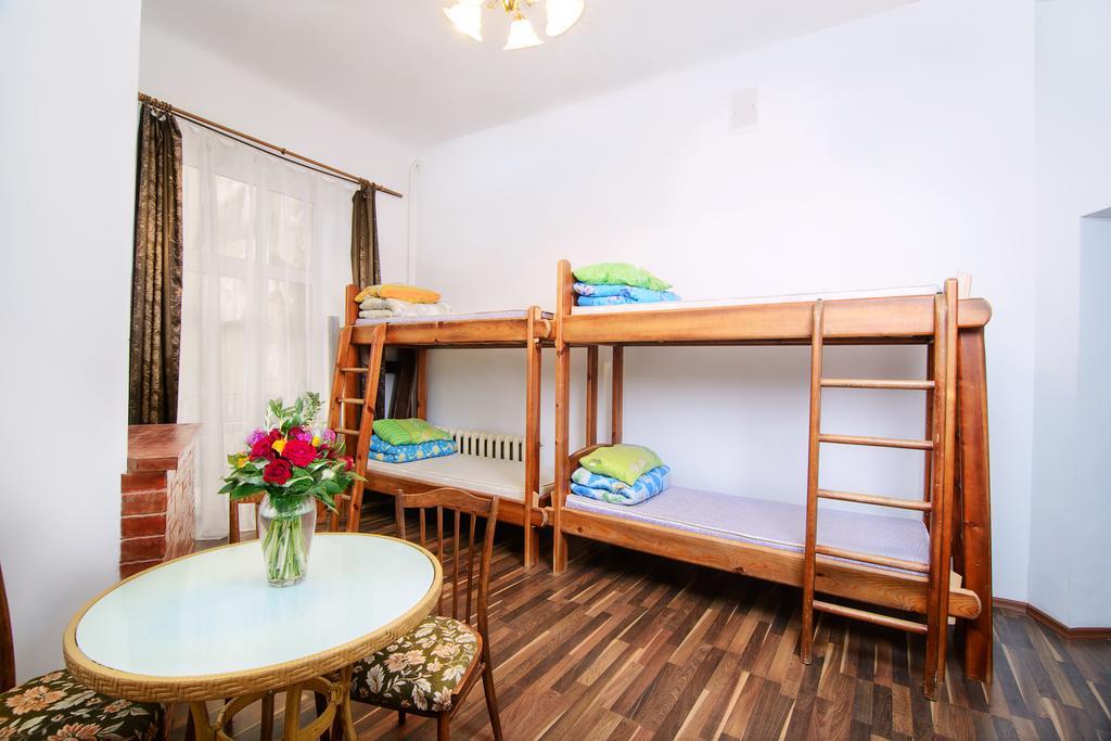 Hollywood Home Hostel Lviv Phòng bức ảnh