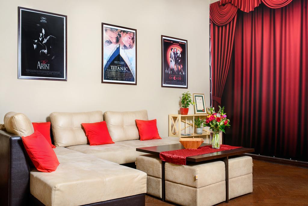 Hollywood Home Hostel Lviv Ngoại thất bức ảnh