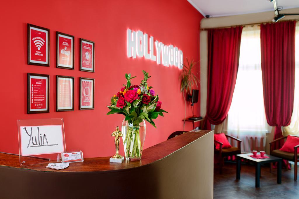 Hollywood Home Hostel Lviv Ngoại thất bức ảnh
