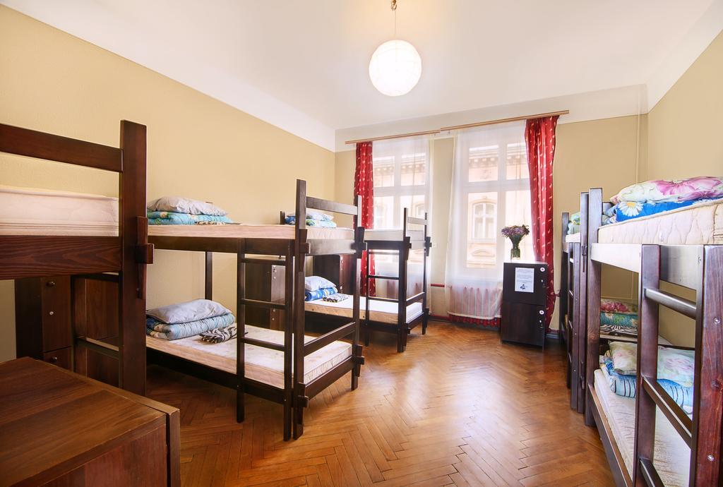 Hollywood Home Hostel Lviv Phòng bức ảnh