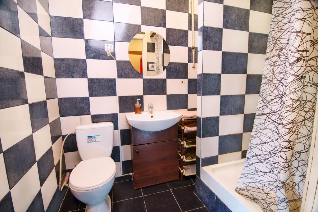 Hollywood Home Hostel Lviv Phòng bức ảnh