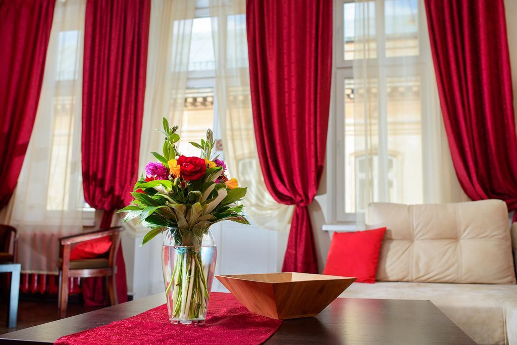 Hollywood Home Hostel Lviv Phòng bức ảnh