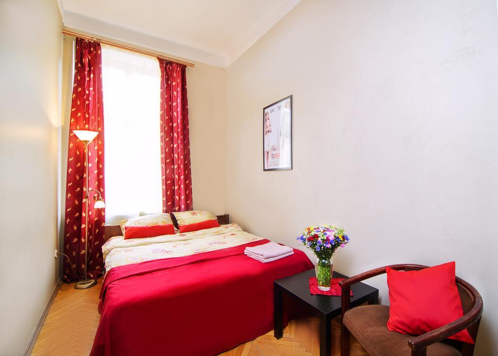 Hollywood Home Hostel Lviv Phòng bức ảnh