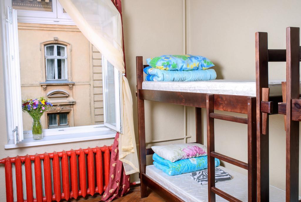 Hollywood Home Hostel Lviv Phòng bức ảnh