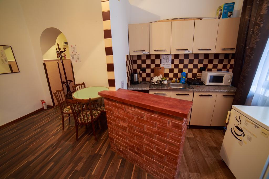 Hollywood Home Hostel Lviv Phòng bức ảnh